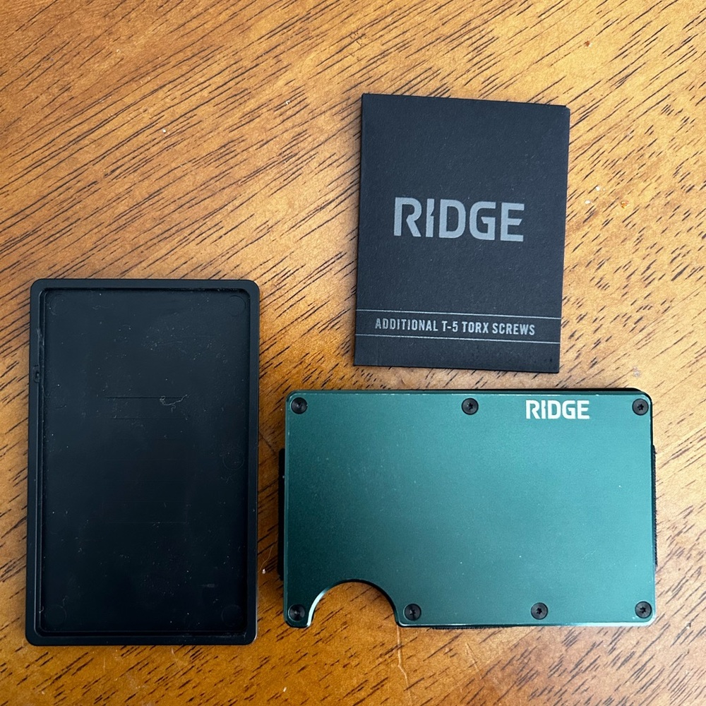 Ridge Wallet | Forest Green | Aluminum | Cash Strap
